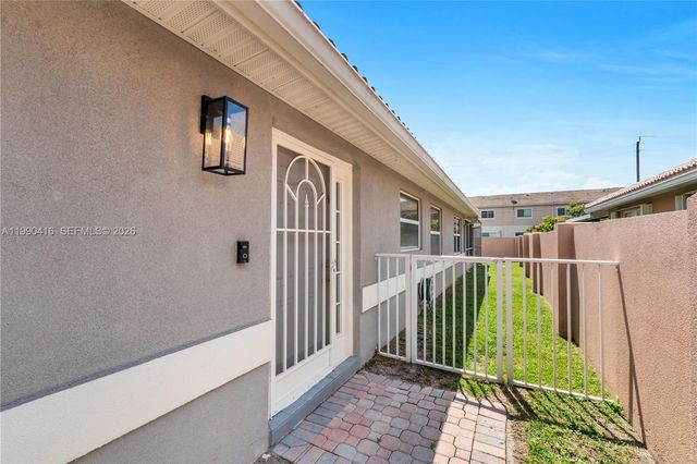 5477 Grande Palm Cir, Delray Beach, FL 33484