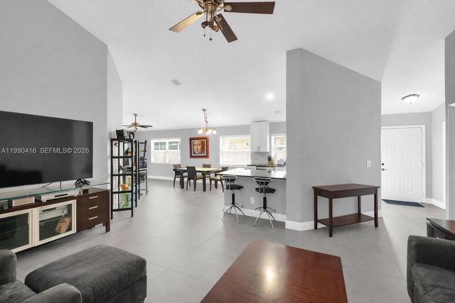 5477 Grande Palm Cir, Delray Beach, FL 33484