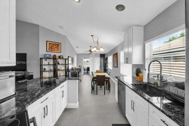 5477 Grande Palm Cir, Delray Beach, FL 33484