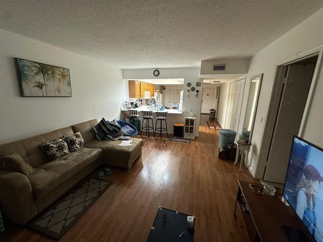 3075 Gardens E Drive 24, Palm Beach Gardens, FL 33410