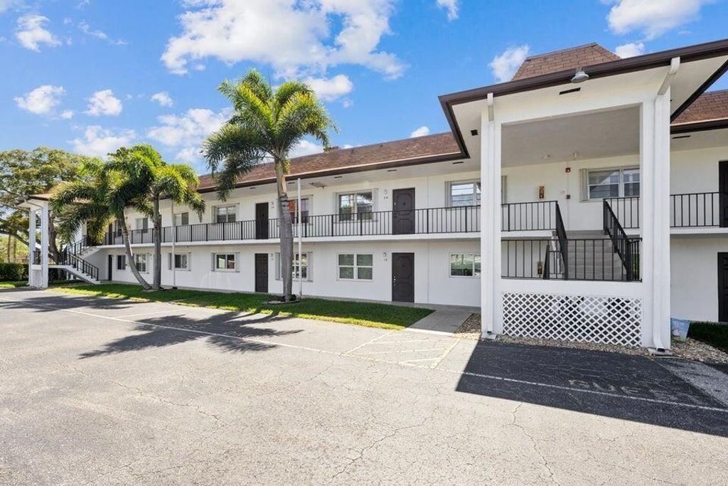 3075 Gardens E Drive 24, Palm Beach Gardens, FL 33410