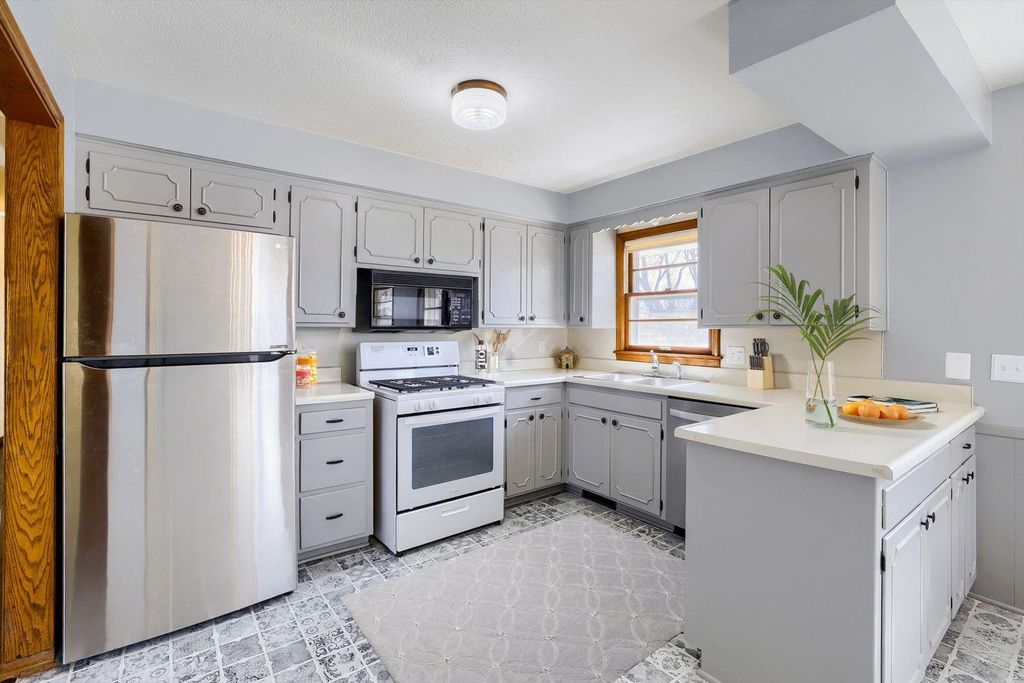 5705 Phoenix Street, Golden Valley, MN 55422