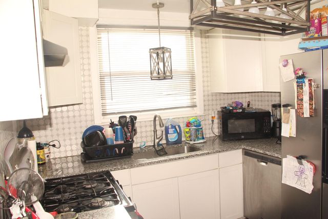 13427 Pembroke Avenue, Detroit, MI 48235