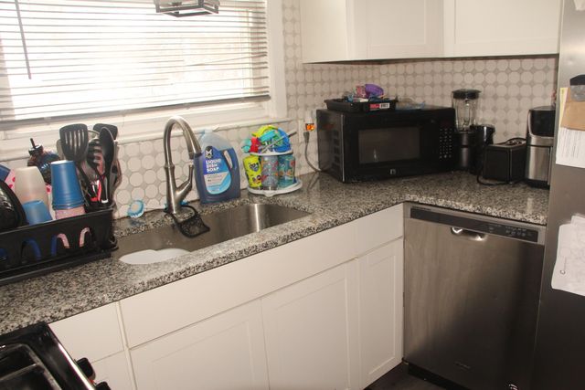 13427 Pembroke Avenue, Detroit, MI 48235