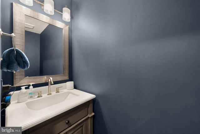 1636 S TAYLOR ST, Arlington, VA 22204