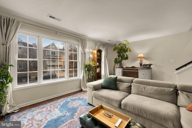 1636 S TAYLOR ST, Arlington, VA 22204