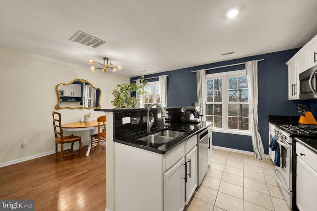 1636 S TAYLOR ST, Arlington, VA 22204