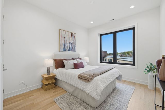2481 N Milwaukee Avenue 401, Chicago, IL 60647