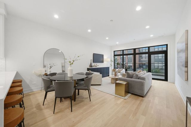 2481 N Milwaukee Avenue 401, Chicago, IL 60647
