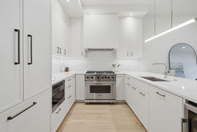 2481 N Milwaukee Avenue 401, Chicago, IL 60647