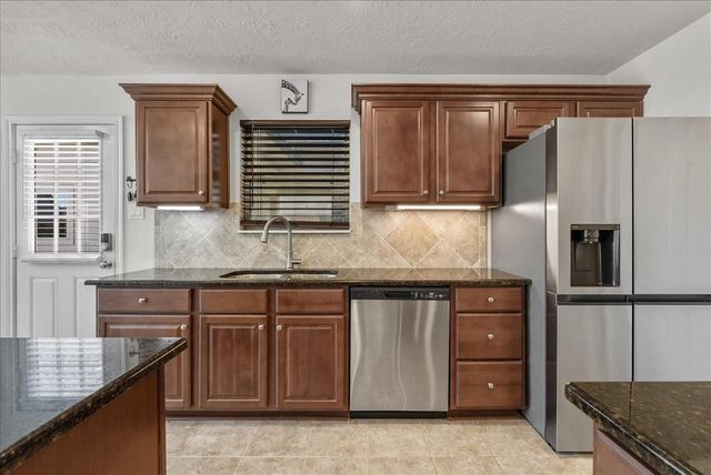 2111 Gilbert Road, Dickinson, TX 77539