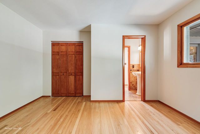 1N274 Woods Avenue, Carol Stream, IL 60188