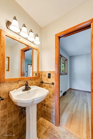 1N274 Woods Avenue, Carol Stream, IL 60188