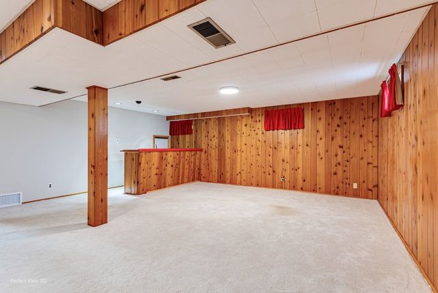 1N274 Woods Avenue, Carol Stream, IL 60188