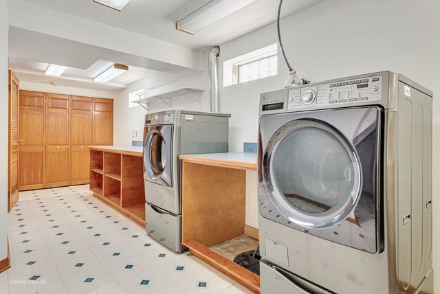 1N274 Woods Avenue, Carol Stream, IL 60188