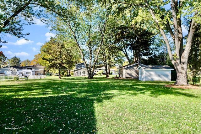 1N274 Woods Avenue, Carol Stream, IL 60188