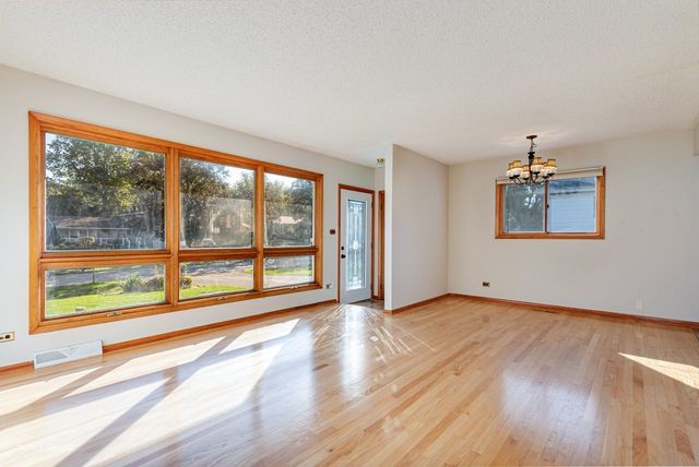 1N274 Woods Avenue, Carol Stream, IL 60188