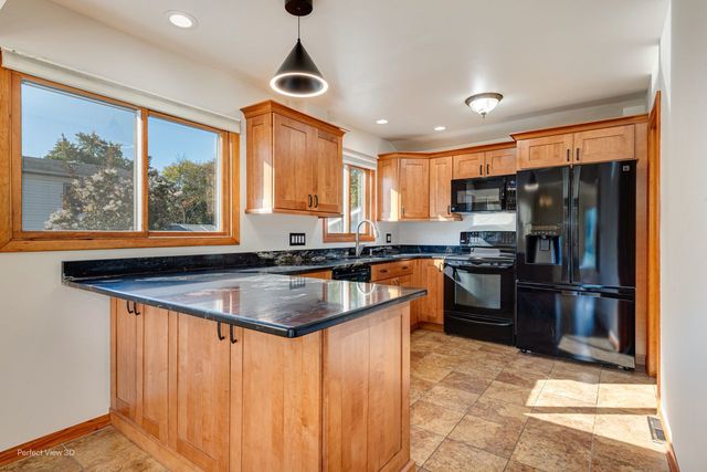 1N274 Woods Avenue, Carol Stream, IL 60188