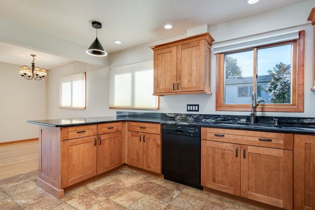 1N274 Woods Avenue, Carol Stream, IL 60188