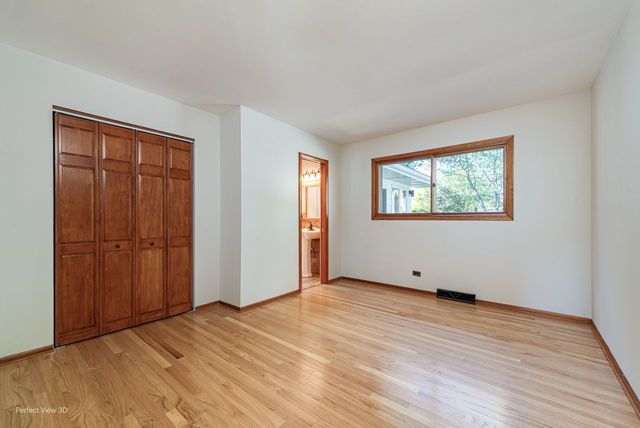 1N274 Woods Avenue, Carol Stream, IL 60188