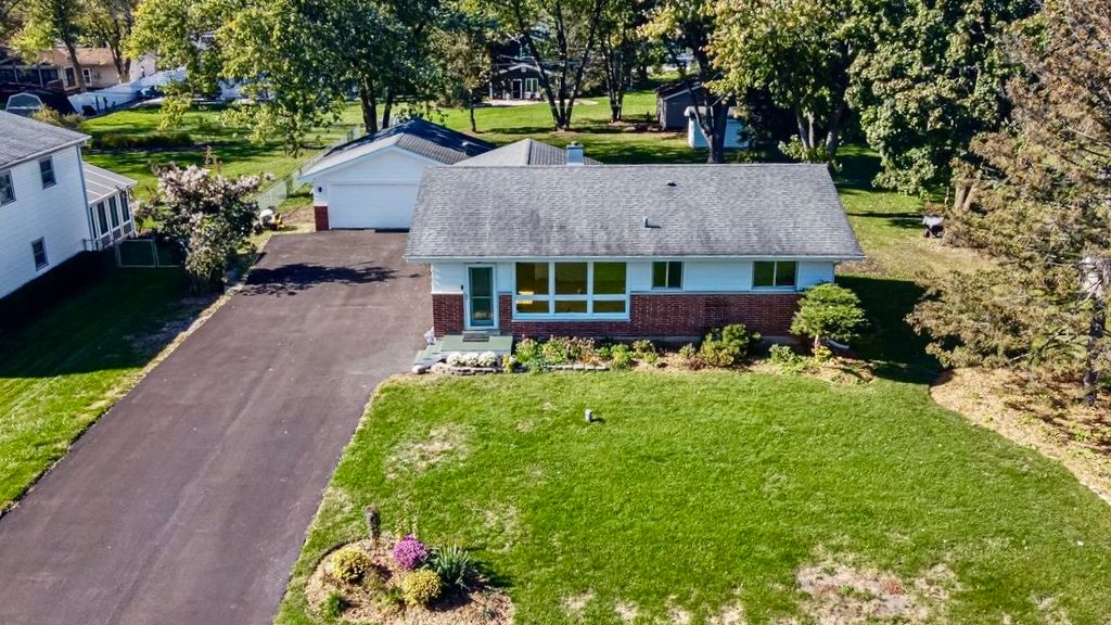 1N274 Woods Avenue, Carol Stream, IL 60188