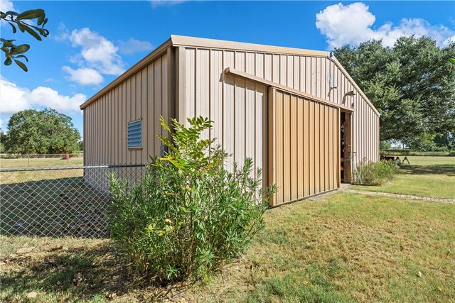 158 Old Tokio Road, West, TX 76691