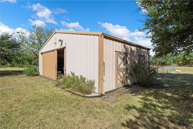 158 Old Tokio Road, West, TX 76691