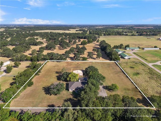 158 Old Tokio Road, West, TX 76691
