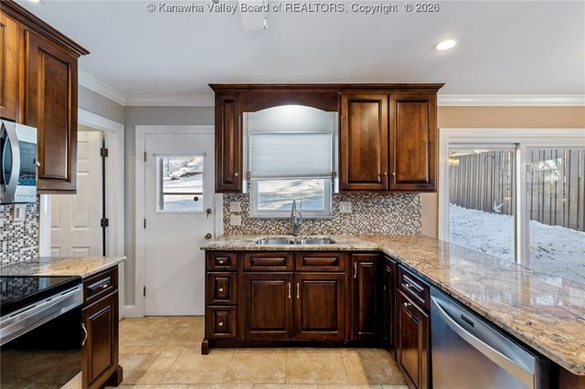 1512 Ravinia Road, Charleston, WV 25314