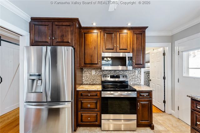 1512 Ravinia Road, Charleston, WV 25314