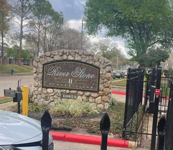 3035 Walnut Bend Lane 26, Houston, TX 77042