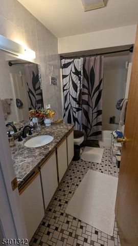 19 Plauderville Ave 110, Garfield City, NJ 07026