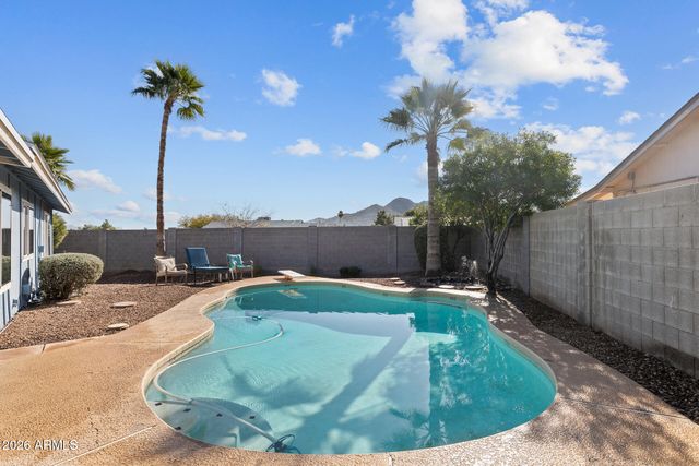 2031 E VISTA Drive, Phoenix, AZ 85022