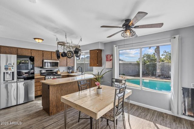 2031 E VISTA Drive, Phoenix, AZ 85022