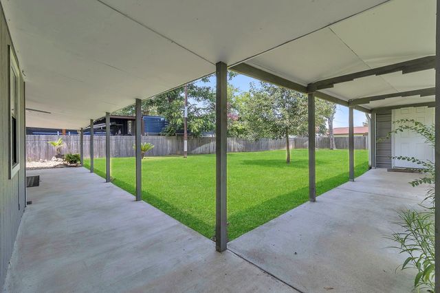 241 Bluff Drive, Livingston, TX 77351