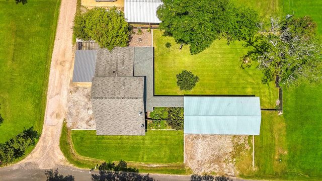 241 Bluff Drive, Livingston, TX 77351