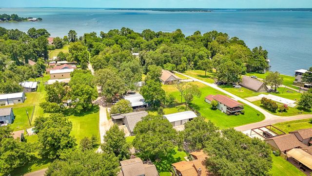 241 Bluff Drive, Livingston, TX 77351