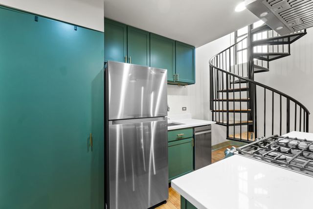 7349 Madison Street E, Forest Park, IL 60130