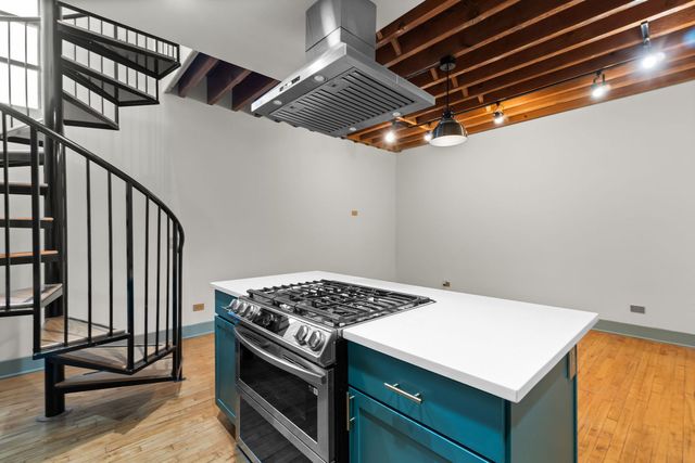 7349 Madison Street E, Forest Park, IL 60130