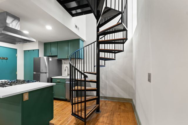 7349 Madison Street E, Forest Park, IL 60130