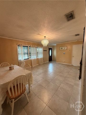 2206 N Fernwood Drive, Savannah, GA 31404