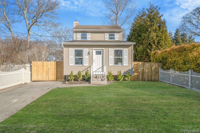 33 Wood Avenue, Mastic, NY 11950