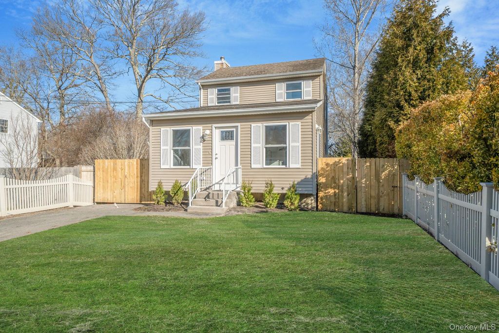 33 Wood Avenue, Mastic, NY 11950