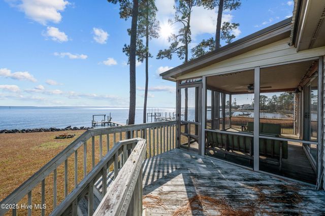 341 Neuse Winds Drive, Oriental, NC 28571