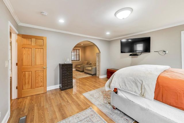 9761 Elm Terrace, Des Plaines, IL 60016