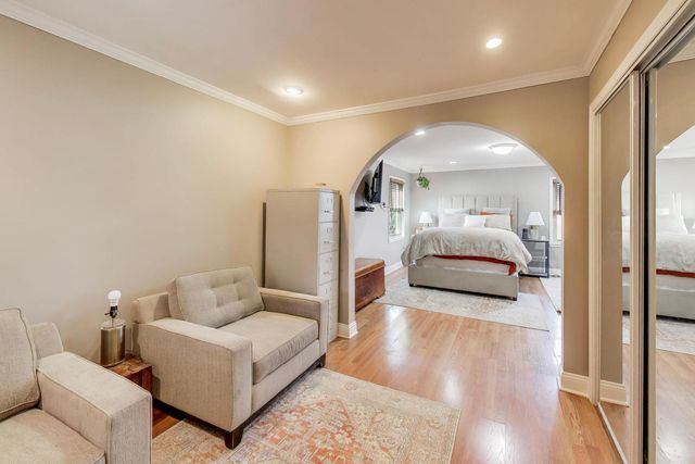 9761 Elm Terrace, Des Plaines, IL 60016