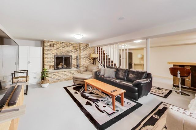 9761 Elm Terrace, Des Plaines, IL 60016