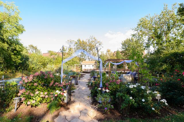 9761 Elm Terrace, Des Plaines, IL 60016