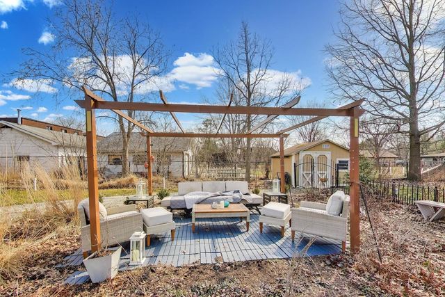 9761 Elm Terrace, Des Plaines, IL 60016