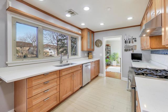 9761 Elm Terrace, Des Plaines, IL 60016